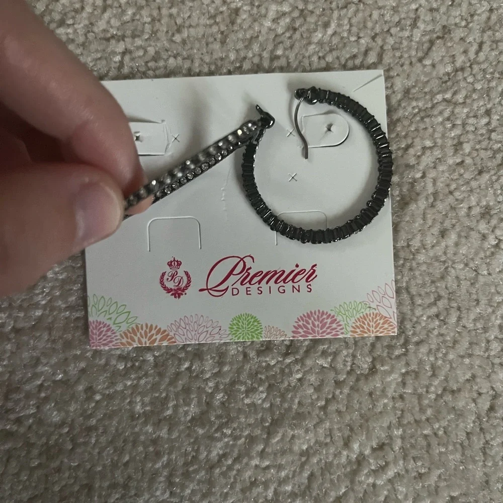 Hoops - Picture 3 of 3